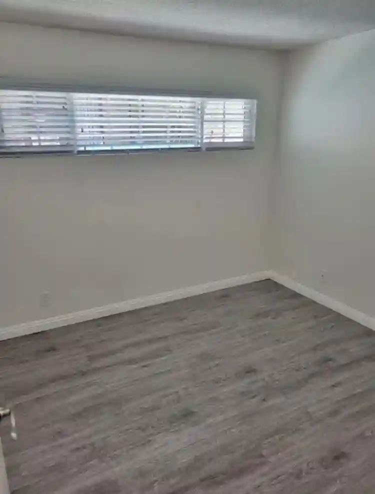 “Retro Row” Private bed/shared bath