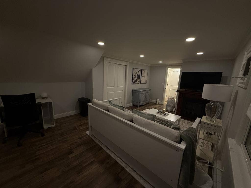 Newly Renovated Private 2-Bedroom