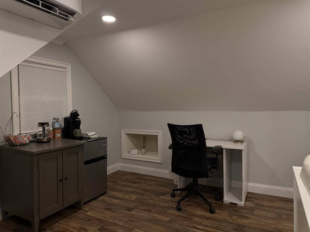 Newly Renovated Private 2-Bedroom