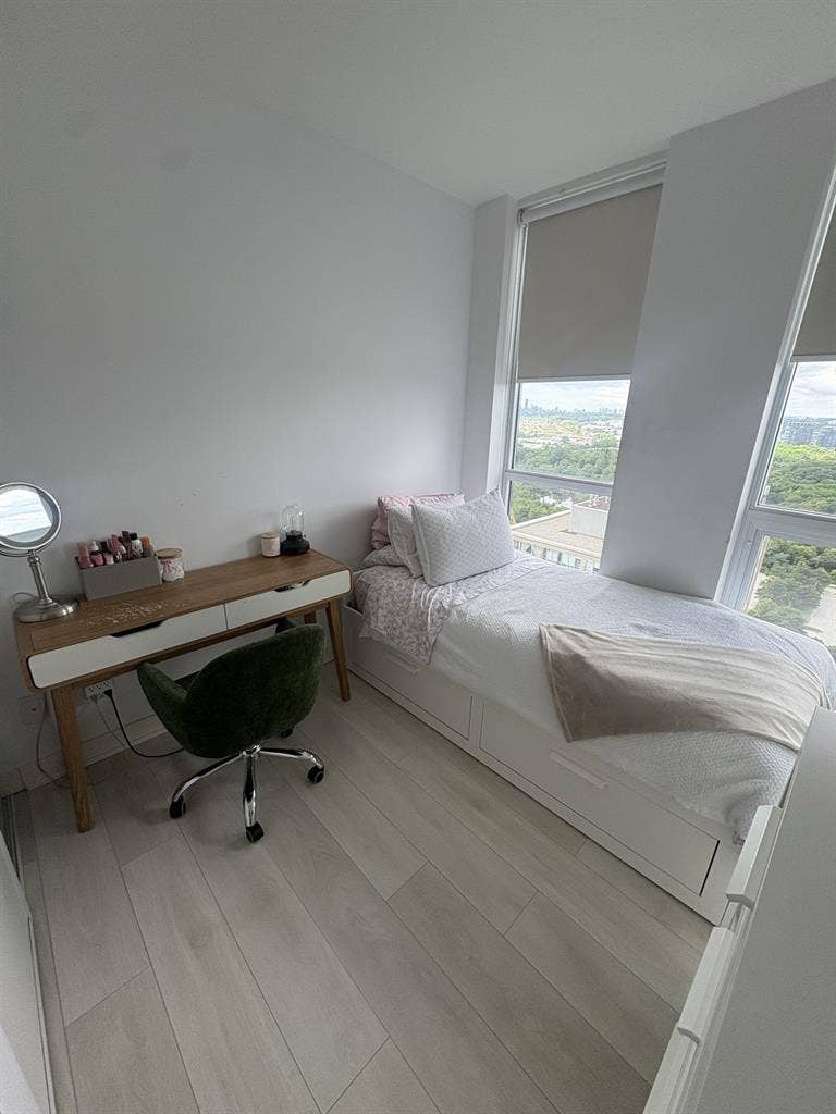 Modern Room in North York