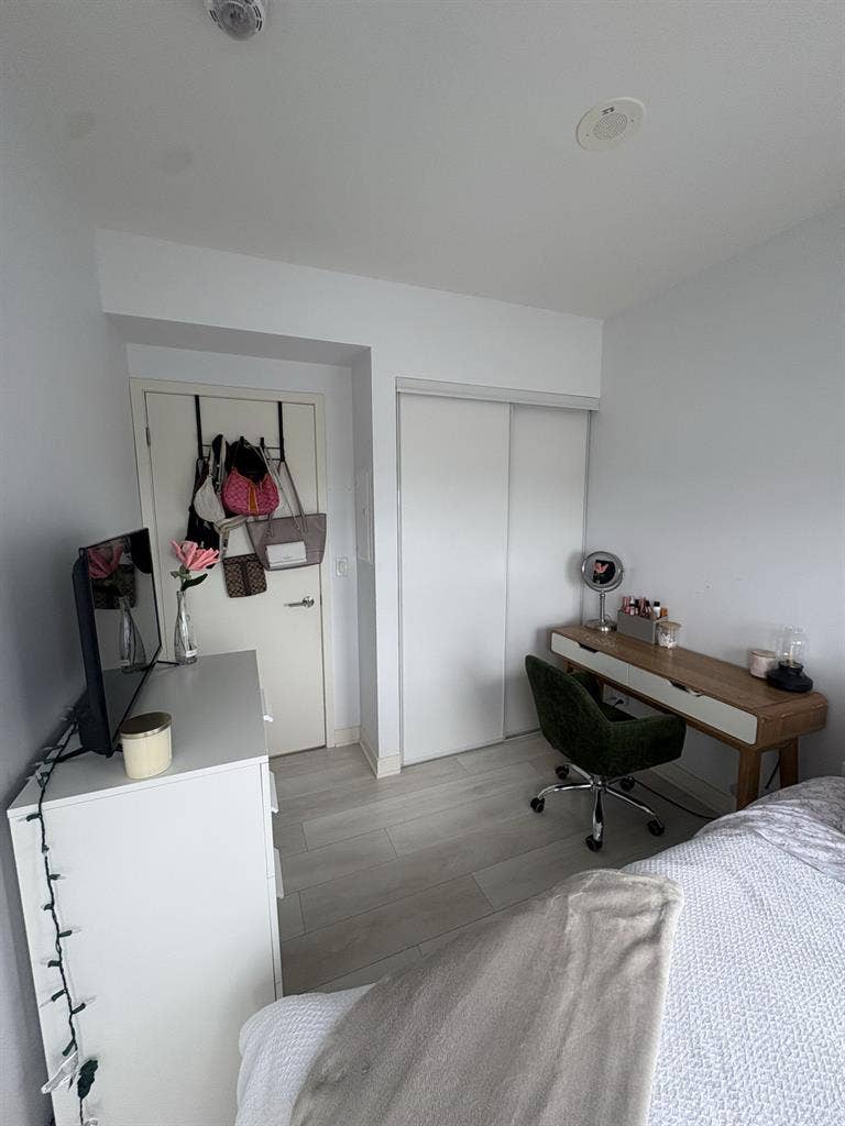 Modern Room in North York