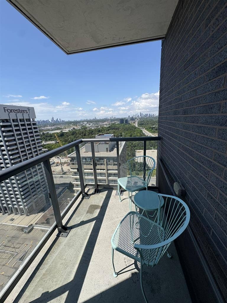 Modern Room in North York