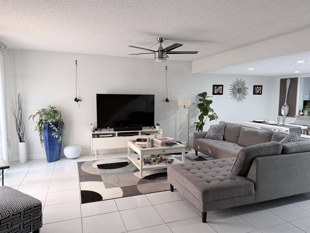 Room to Rent Hallandale Beach