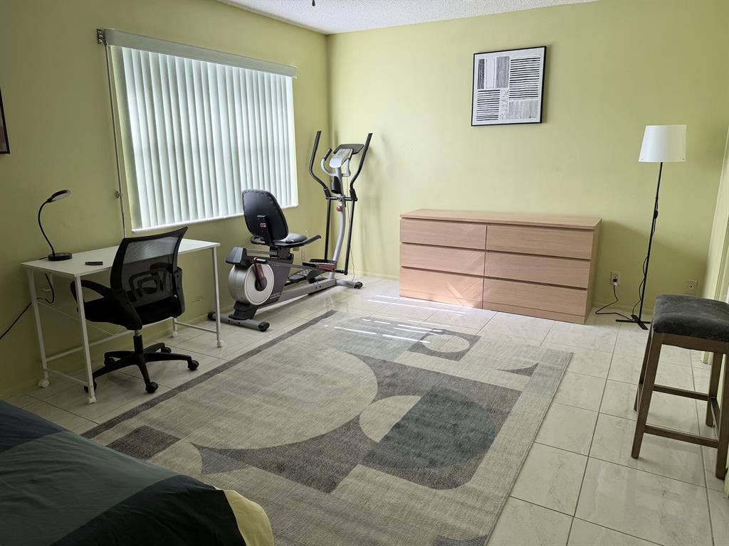 Room to Rent Hallandale Beach