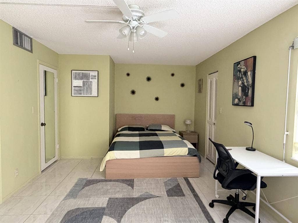 Room to Rent Hallandale Beach