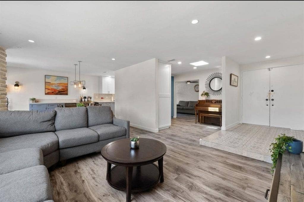Private Room w/ Shared Bathroom