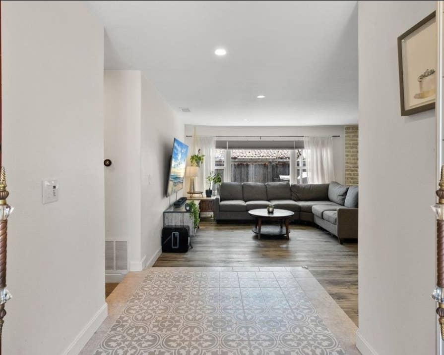 Private Room w/ Shared Bathroom