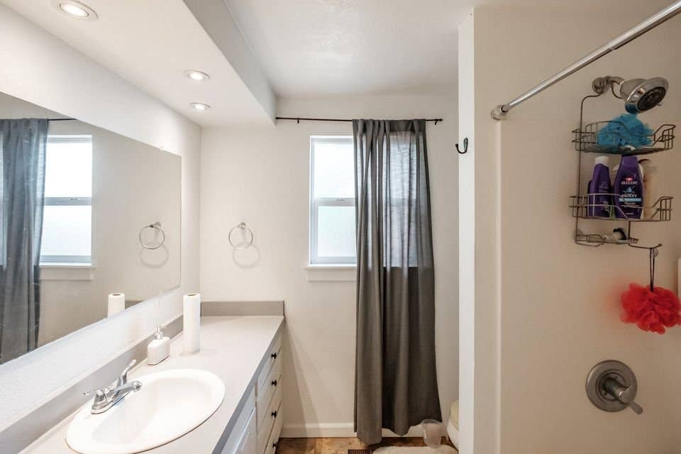 *Move in Special $200 OFF-Shared
