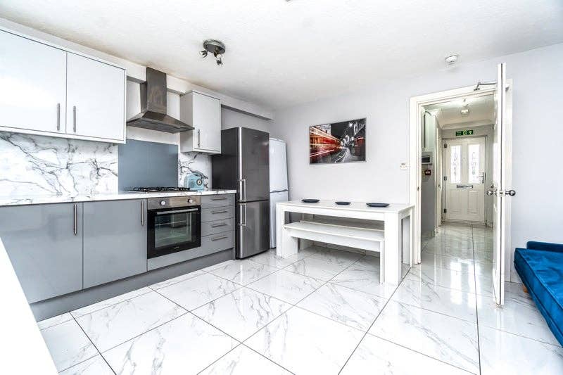 Large en-suit double room available