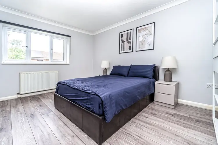 Large en-suit double room available