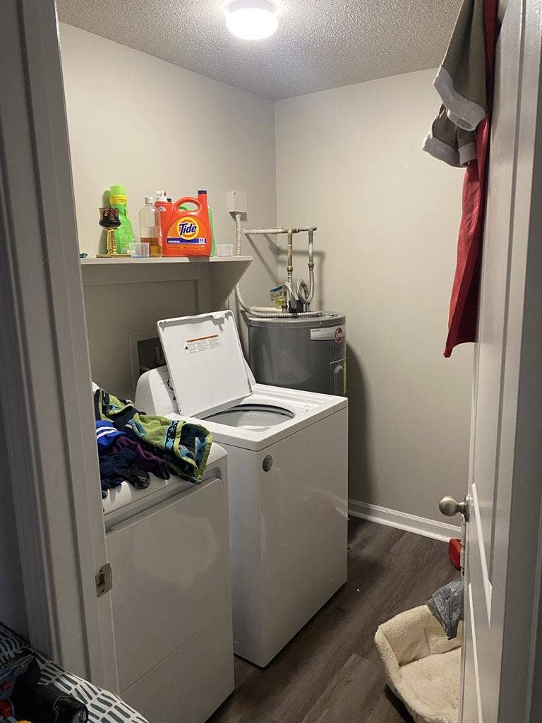 Private bathroom & Full-size Washer