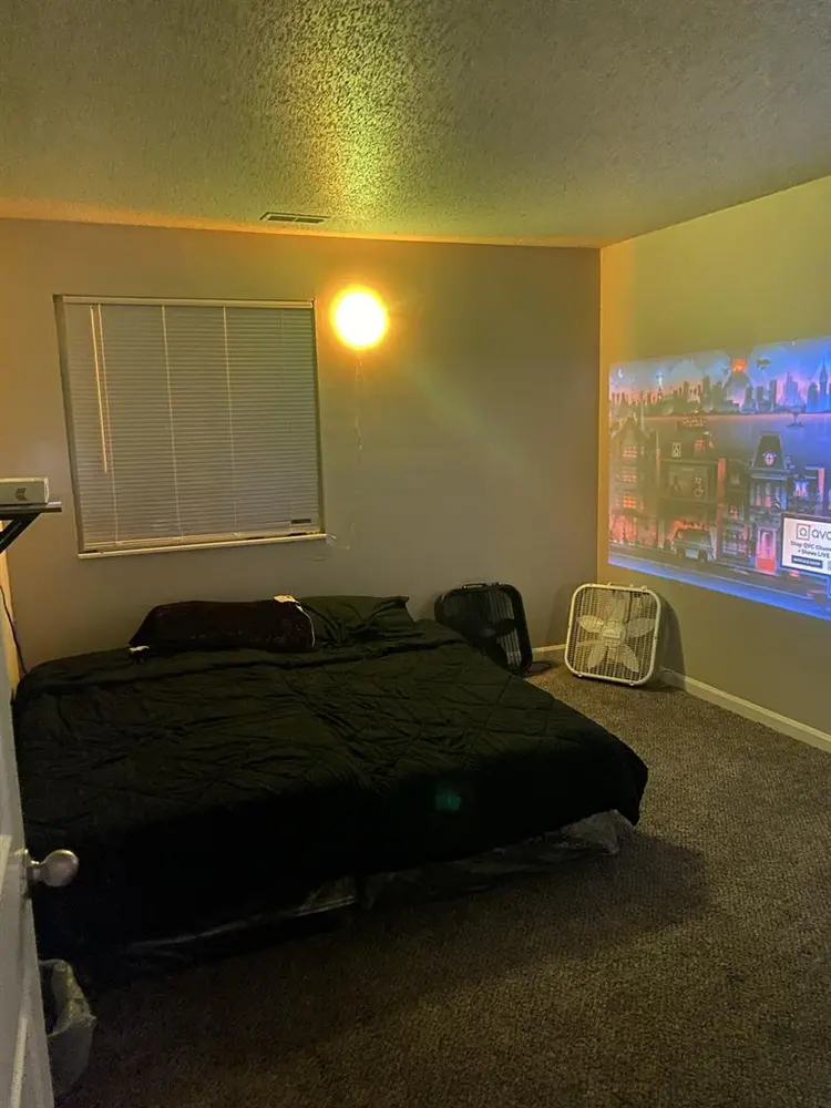 Private bathroom & Full-size Washer