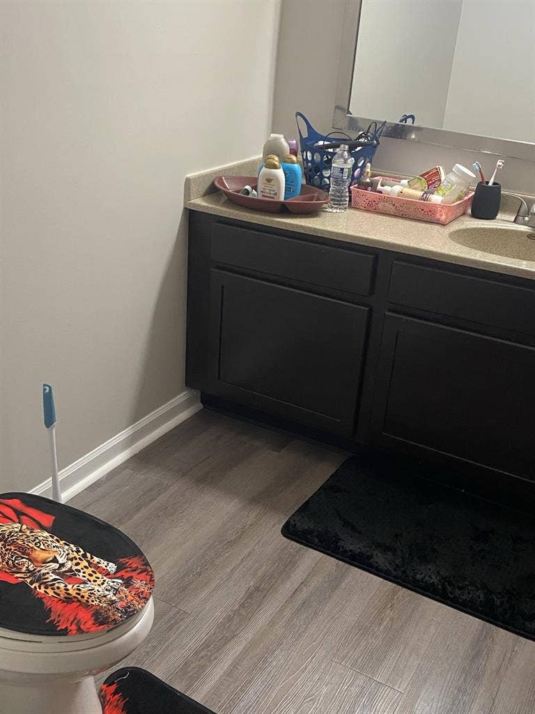 Private bathroom & Full-size Washer