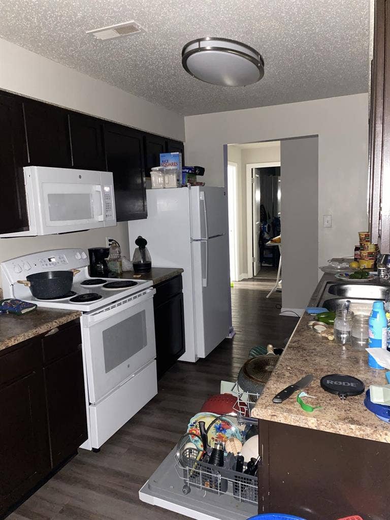 Private bathroom & Full-size Washer