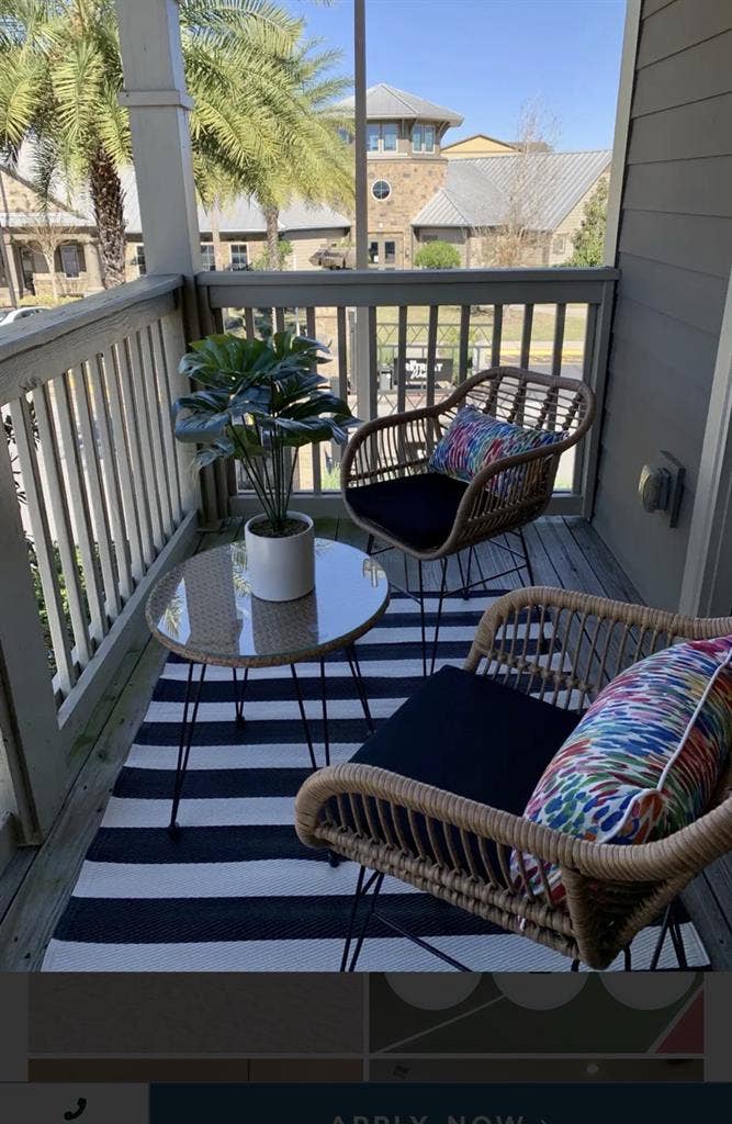 The Retreat West! Room lease!