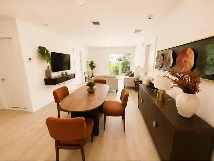 Modern Furnished Room/ Central Miam