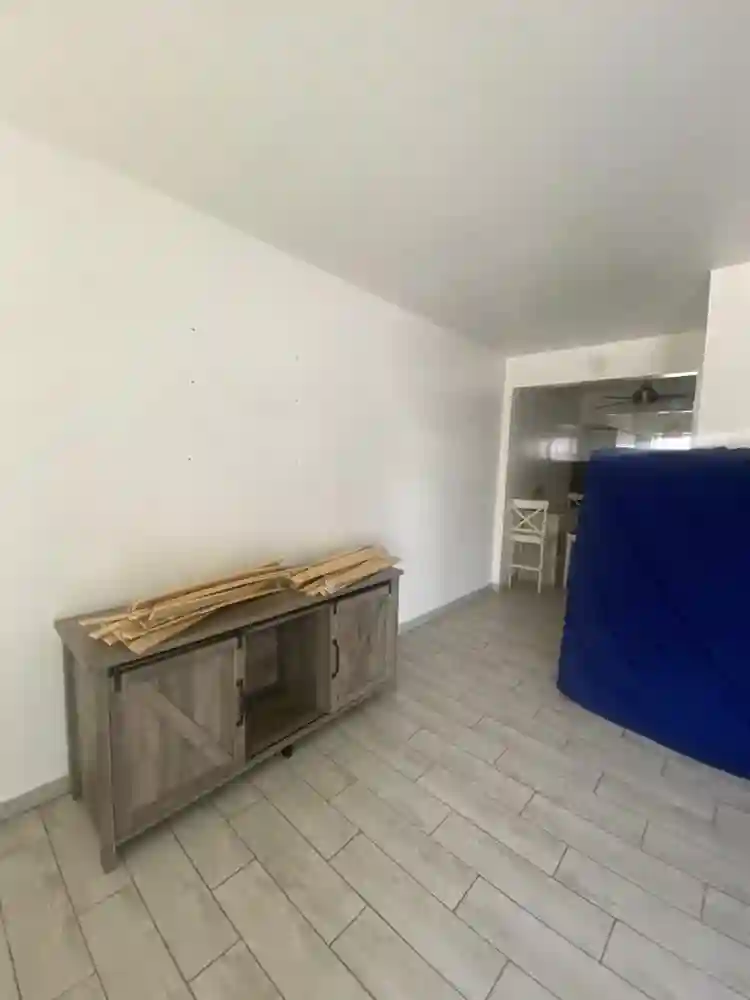 Female Roommate -South Beach Studio