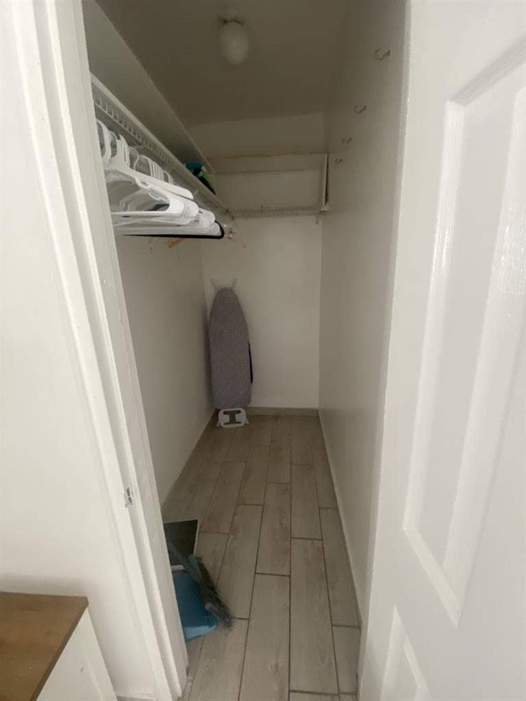 Female Roommate -South Beach Studio