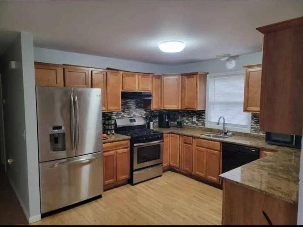 Large Private Bedroom for Rent