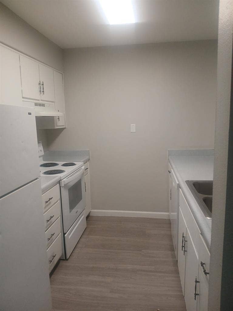 Private room in 2 bed 1 bath