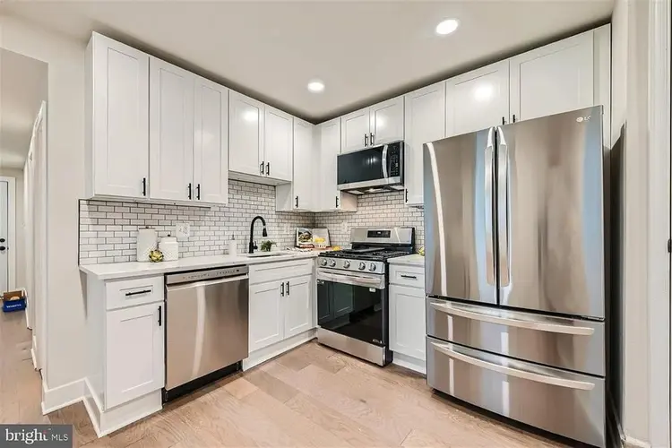 Master Bed Private Bath - Canton