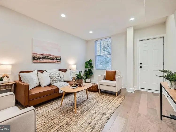 Master Bed Private Bath - Canton