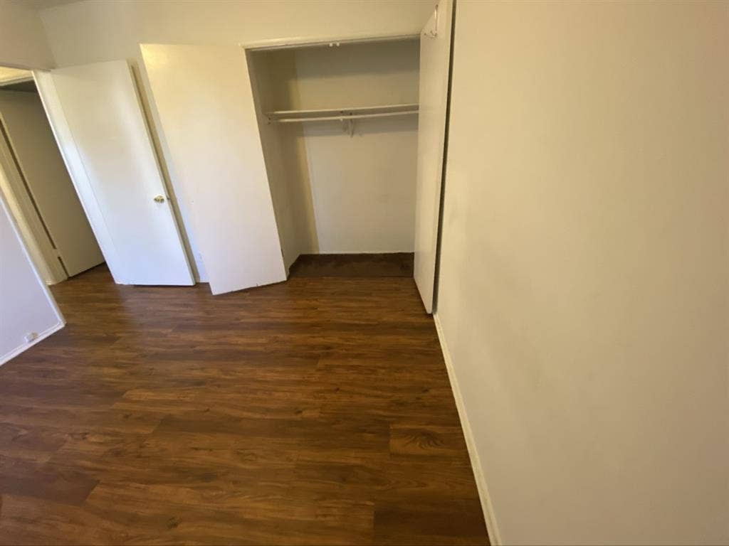 Nice 12 x10 room new floors + tv