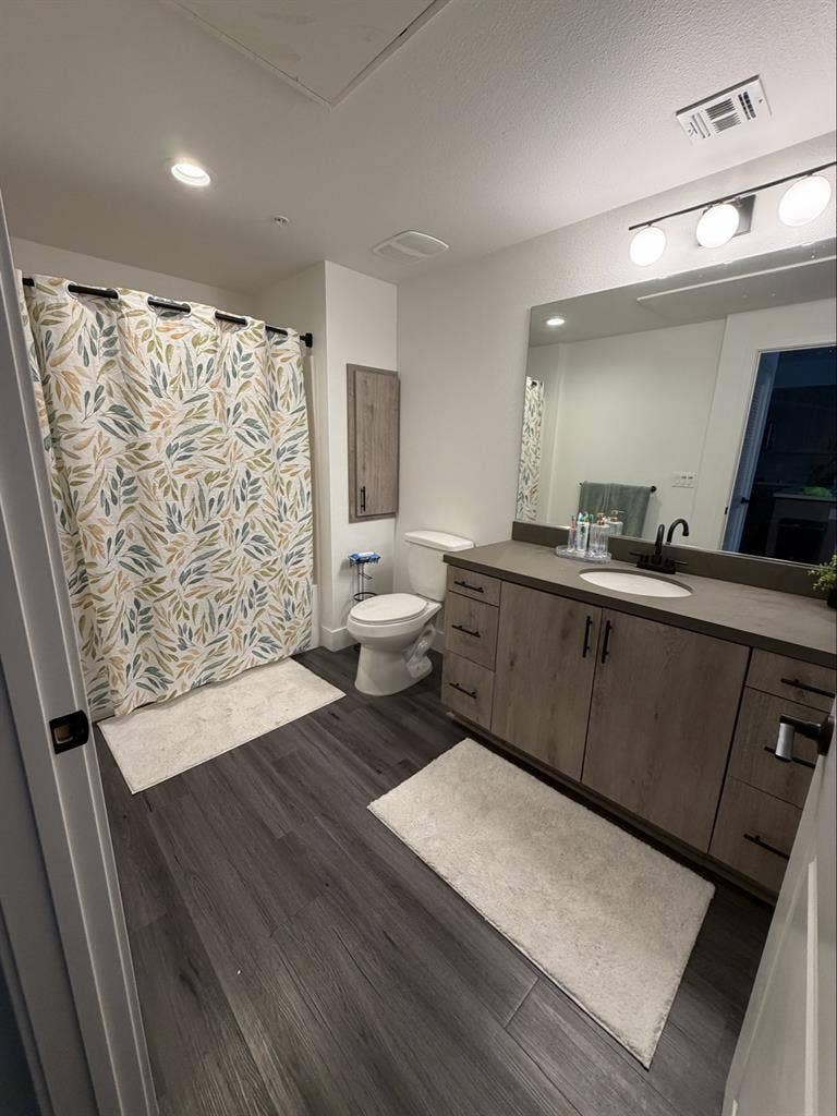 Private room and bathroom for rent