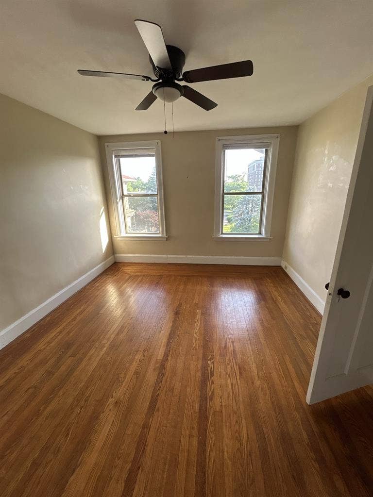 Looking for a 3rd female roommate