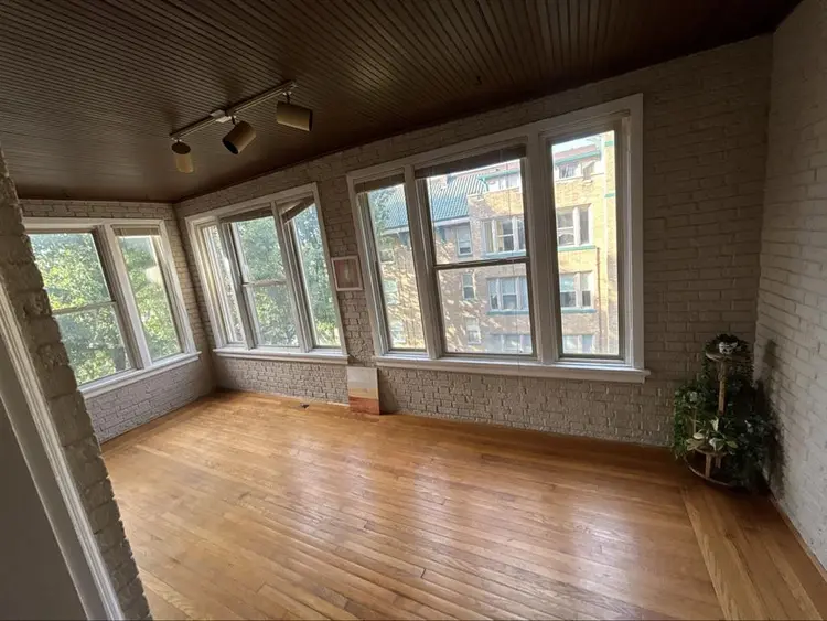 Looking for a 3rd female roommate