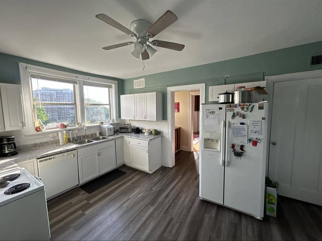 Looking for a 3rd female roommate