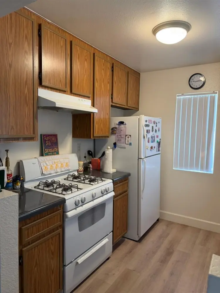 2 bed 2 bath - 1 room available!