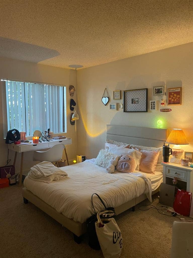 2 bed 2 bath - 1 room available!