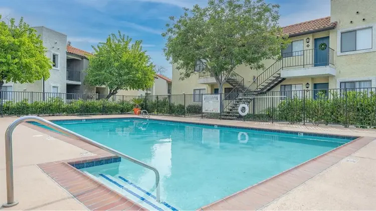 2 bed 2 bath - 1 room available!