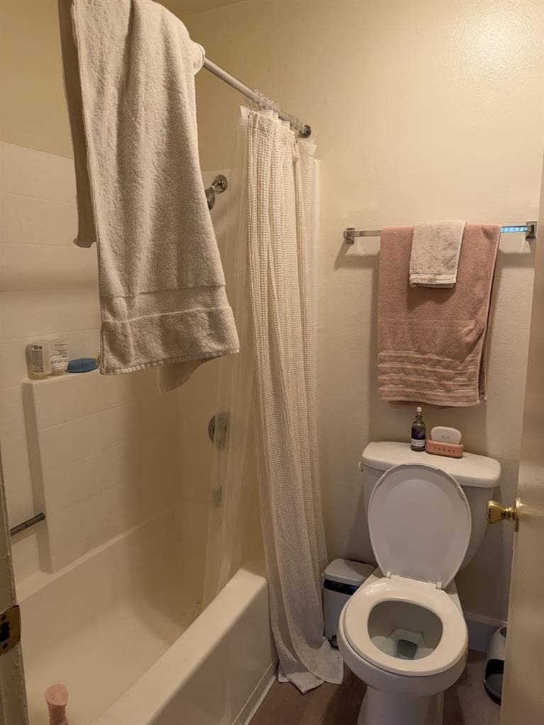 2 bed 2 bath - 1 room available!