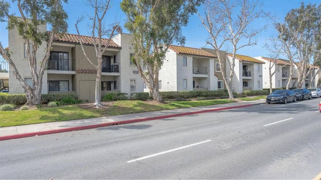 2 bed 2 bath - 1 room available!