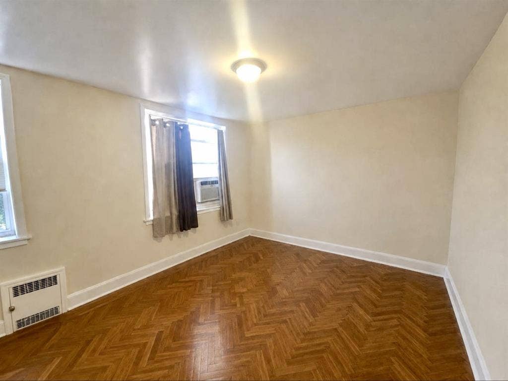 Bensonhurst room for rent