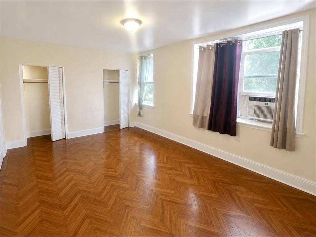 Bensonhurst room for rent