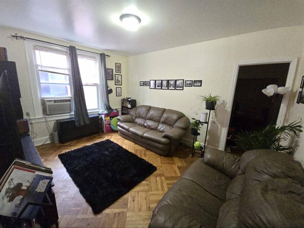 Bensonhurst room for rent
