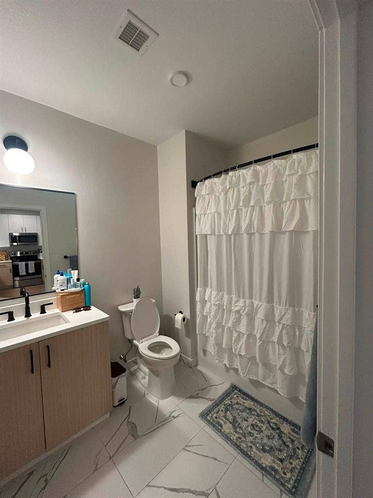 Sublease Apartment - Female Tenant