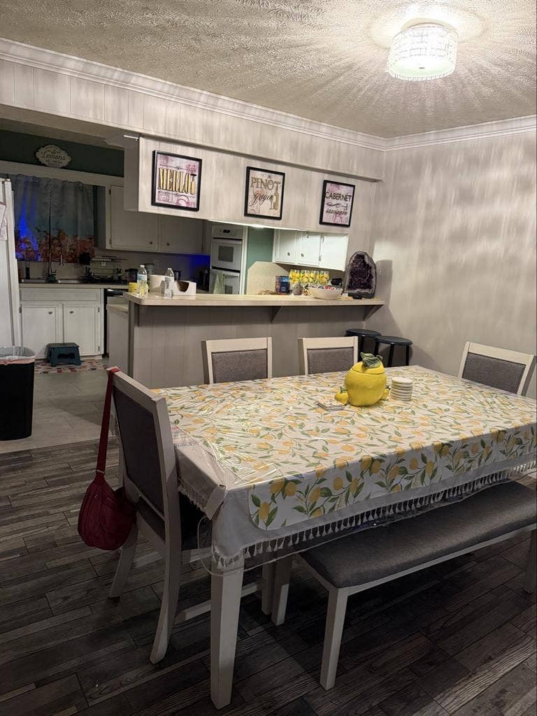 Room for rent available 77089