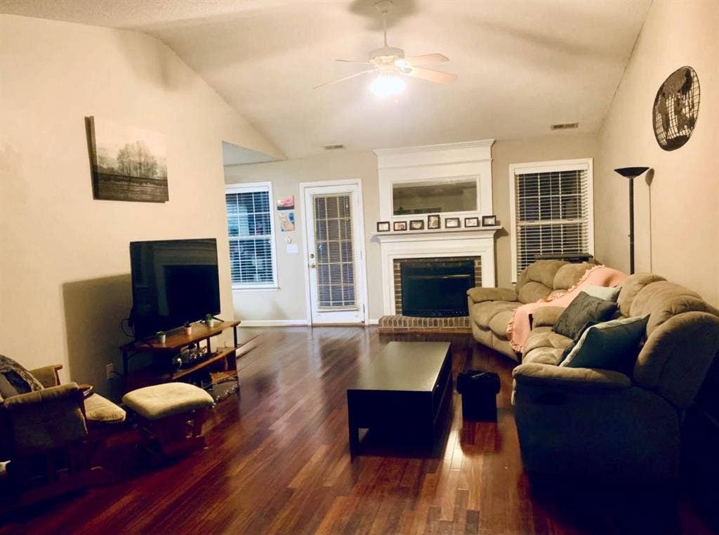Private room and bathroom for rent