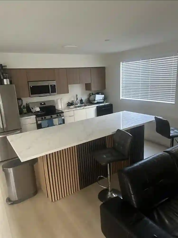 Looking for roommate