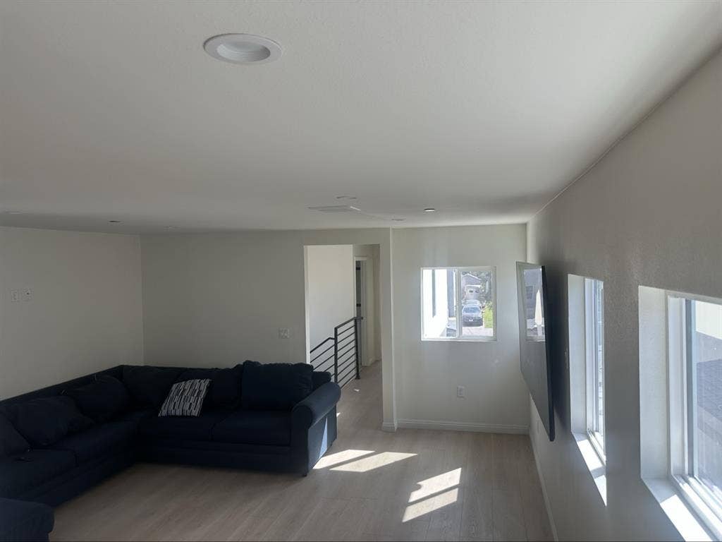 Looking for roommate