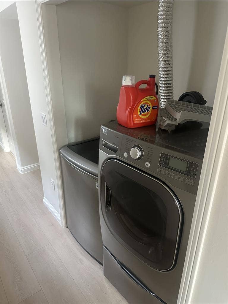 Looking for roommate