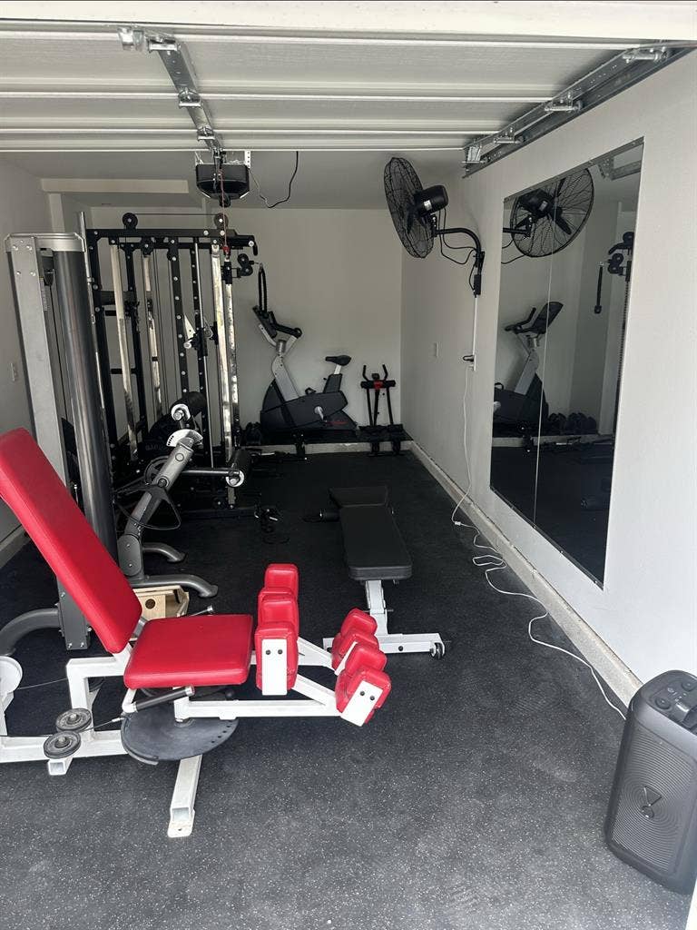 Looking for roommate