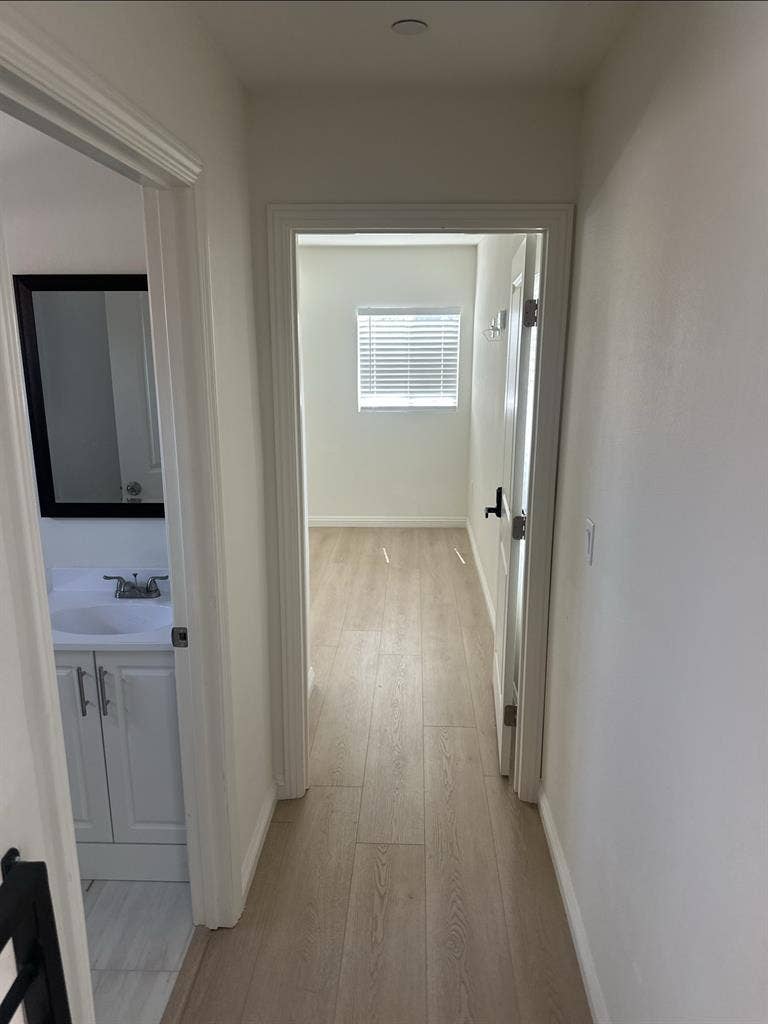 Looking for roommate