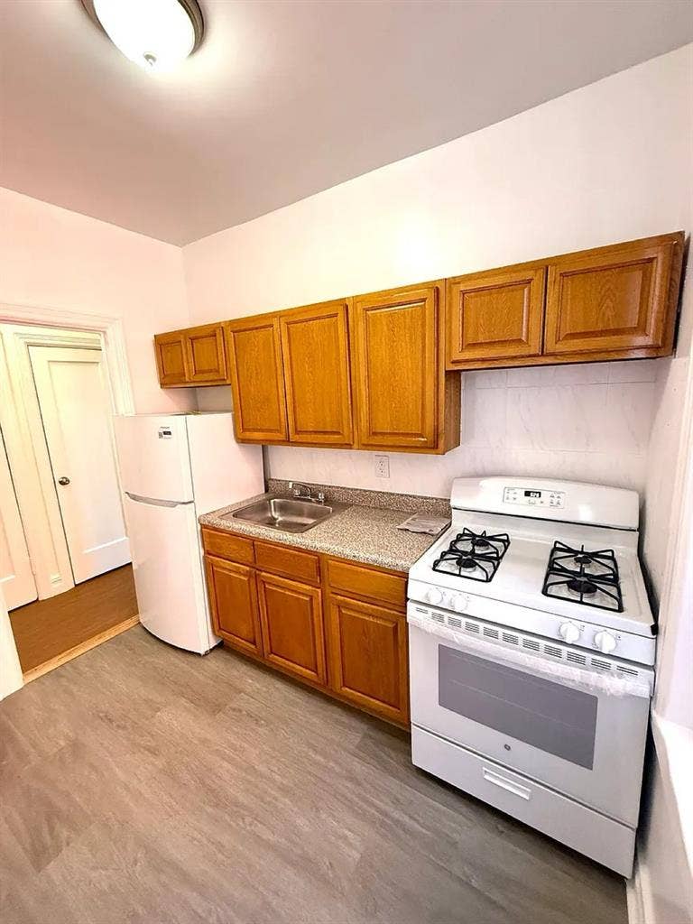 🔥Top-Floor 1BR for Rent