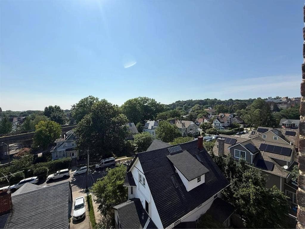 🔥Top-Floor 1BR for Rent