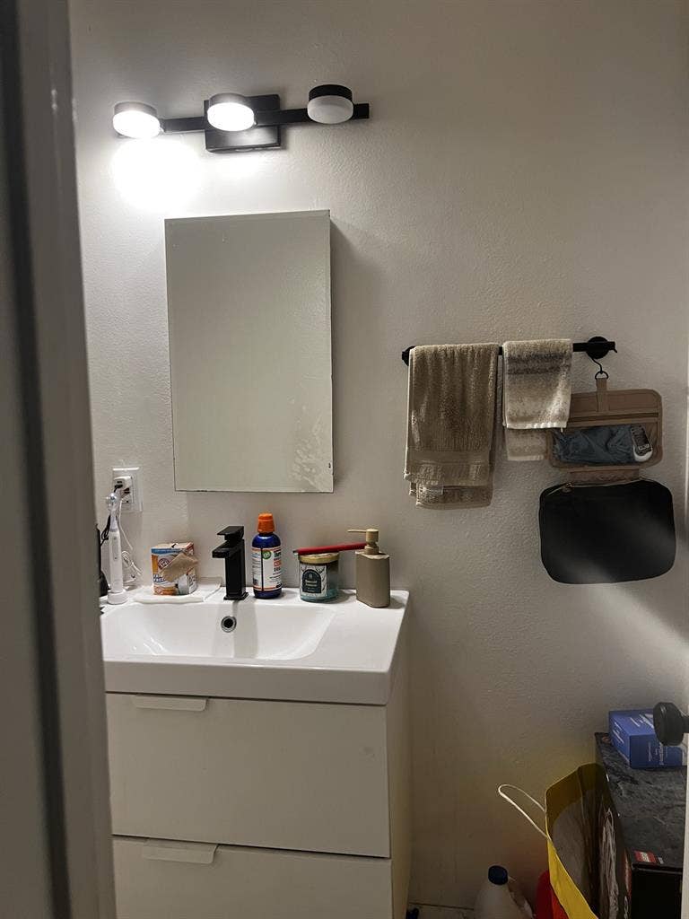 Single Master Bedroom w/ Bathroom